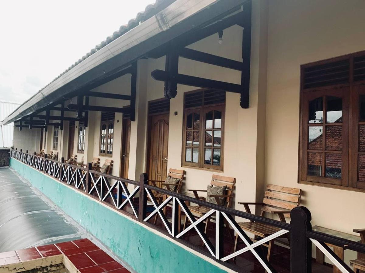 Prambanan Guesthouse Yogyakarta Exterior photo