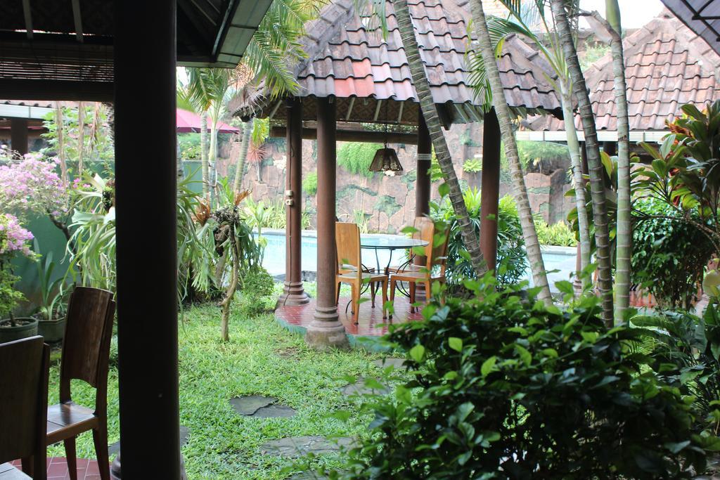 Prambanan Guesthouse Yogyakarta Exterior photo